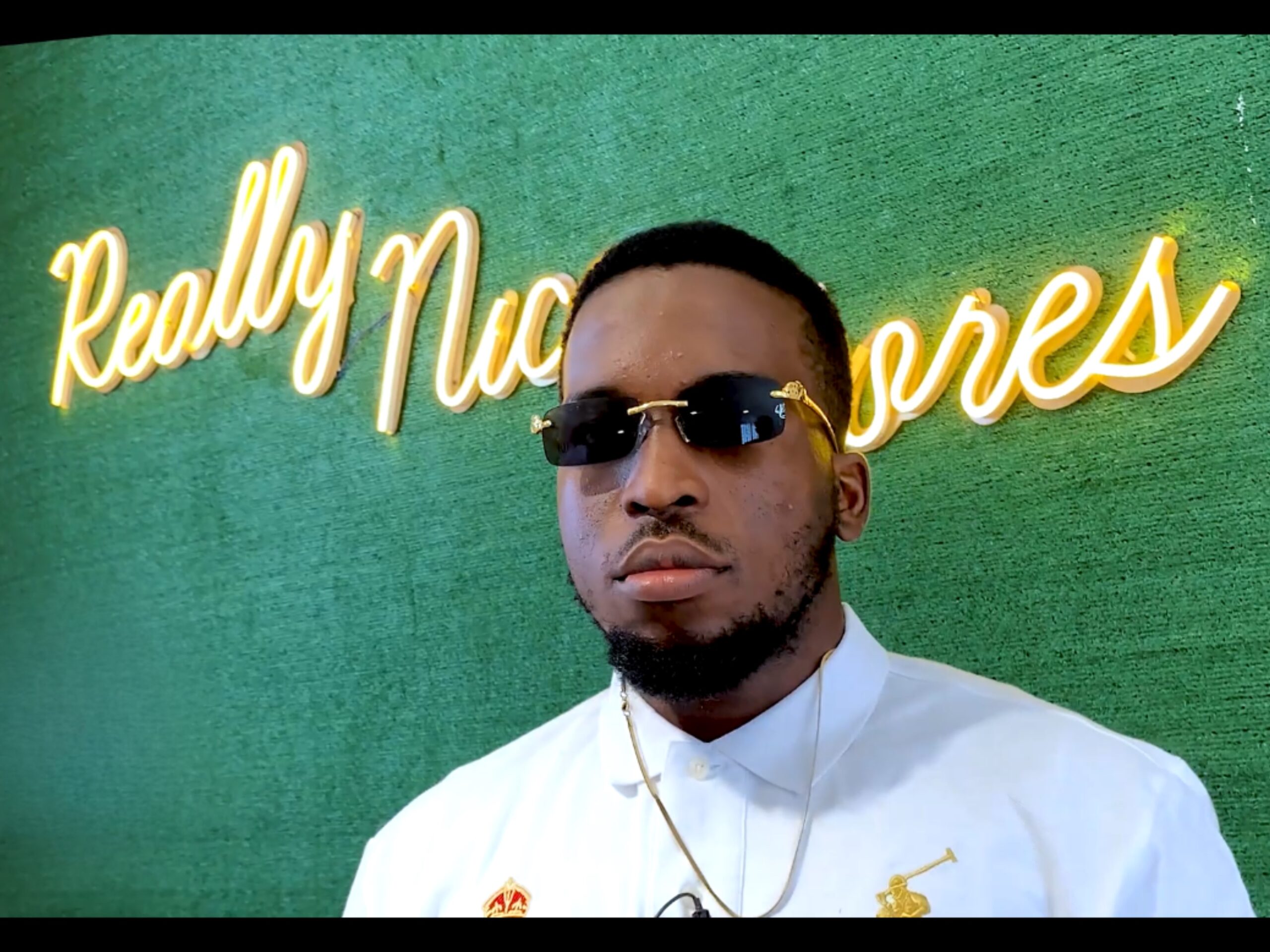 1106B6A3-718D-4F30-9C79-87EB02FF281A