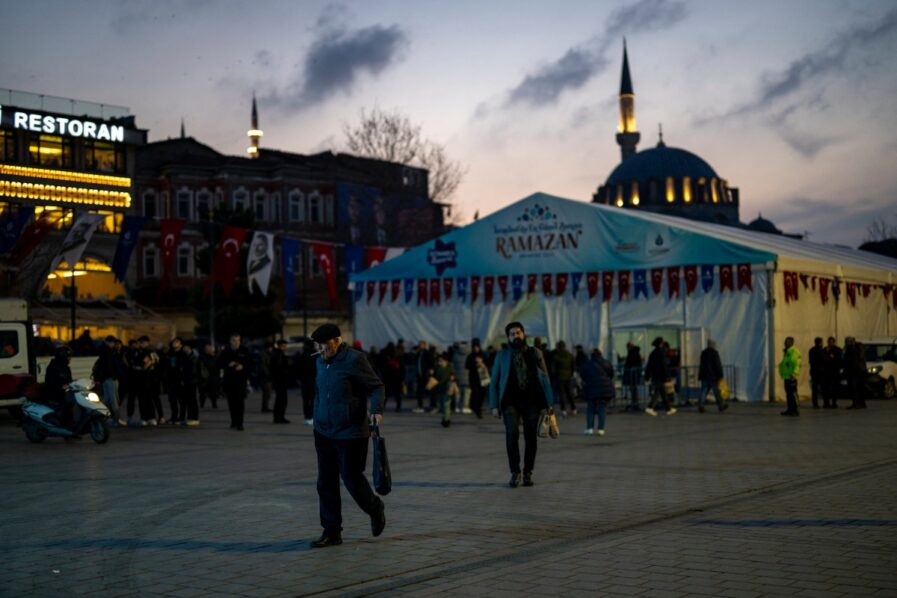 TURKEY-ECONOMY-RELIGION-ISLAM-RAMADAN-FOOD