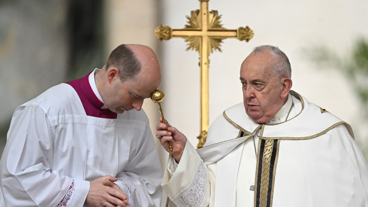 VATICAN-RELIGION-EASTER-MASS