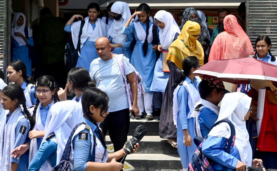 BANGLADESH-CLIMATE-WEATHER-HEAT-EDUCATION