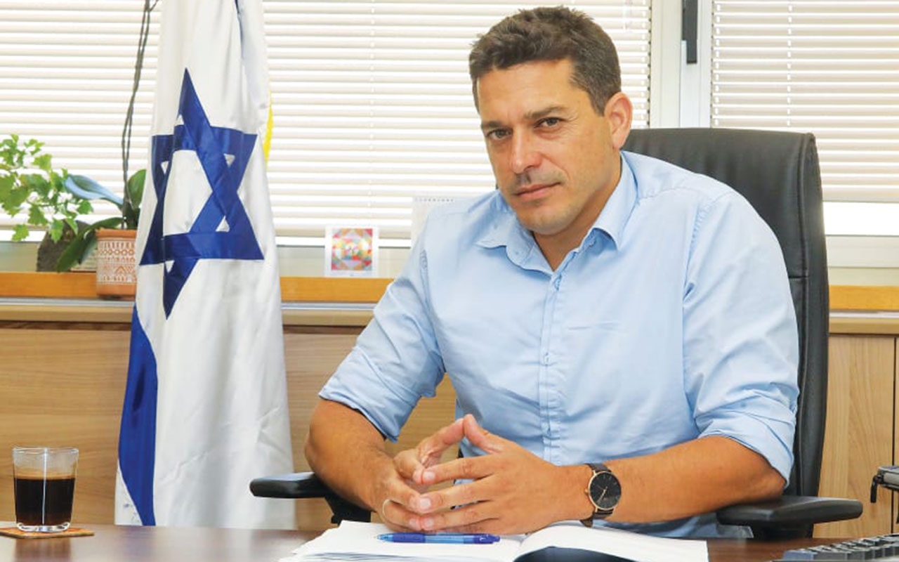 Amichai-Chikli