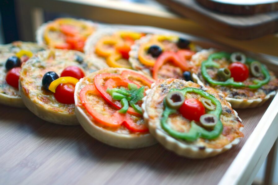 Mini pizzas. Photo Pexels _ Shameel Mukkath