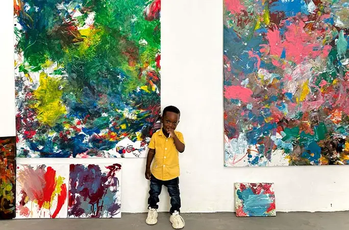 ace-liam-in-front-of-his-paintings_tcm25-769591