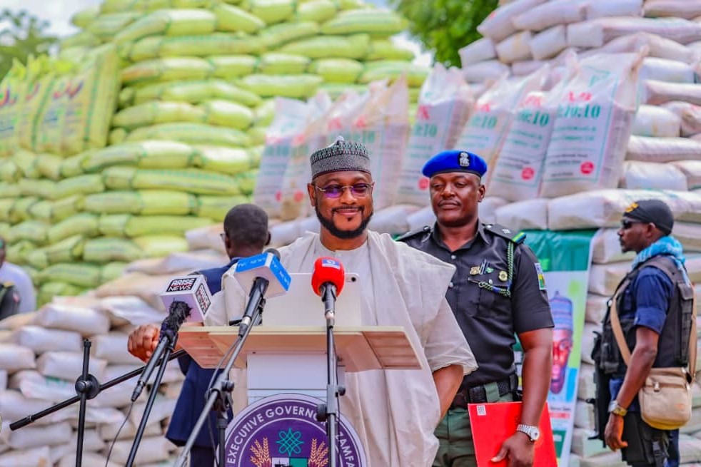 Zamfara-Governor-Dauda-Lawal-fertilisers