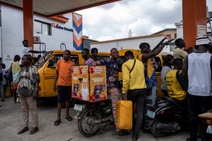 NIGERIA-ECONOMY-POLITICS-FUEL-TRANSPORTATION