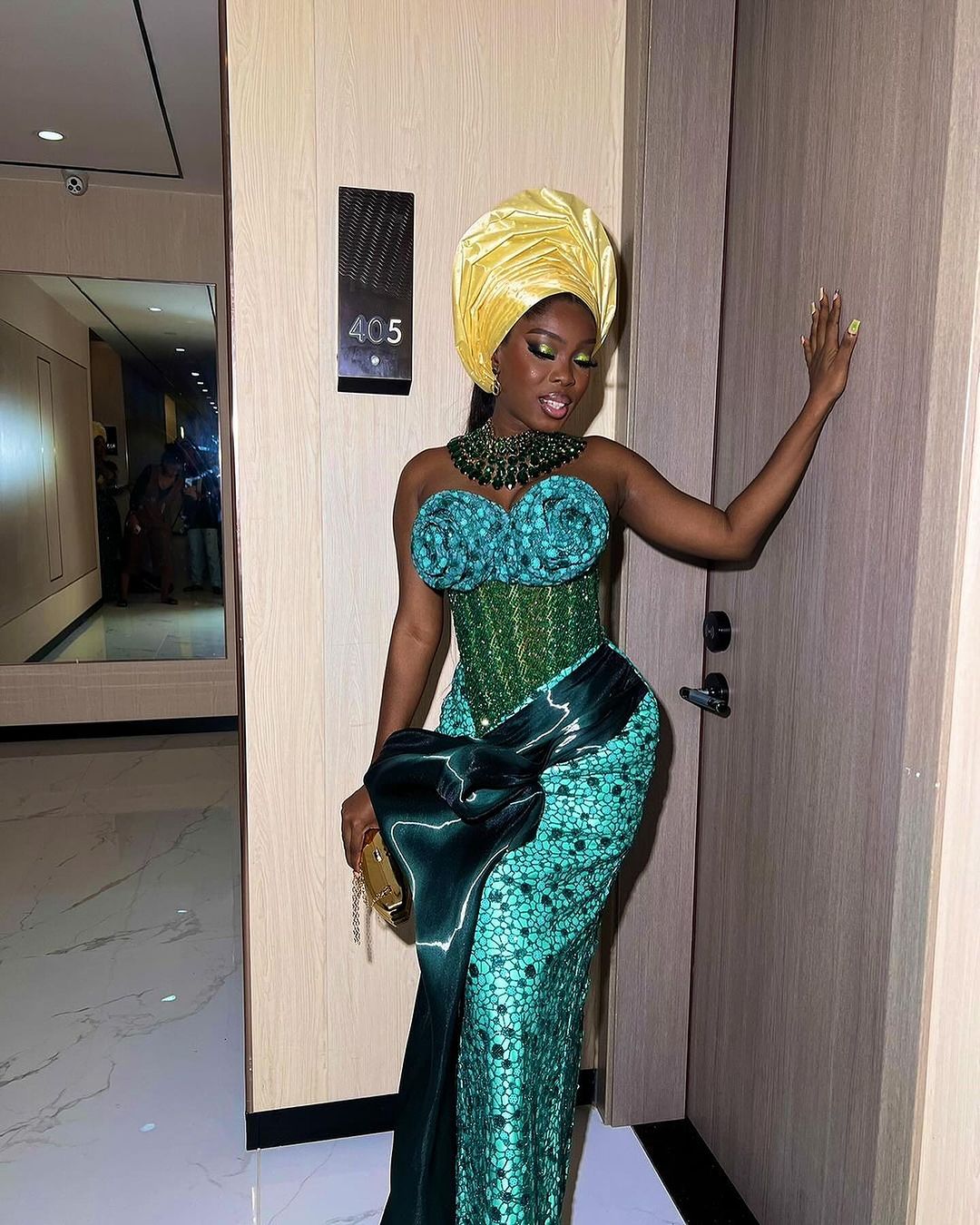 A lady on a traditional attire.