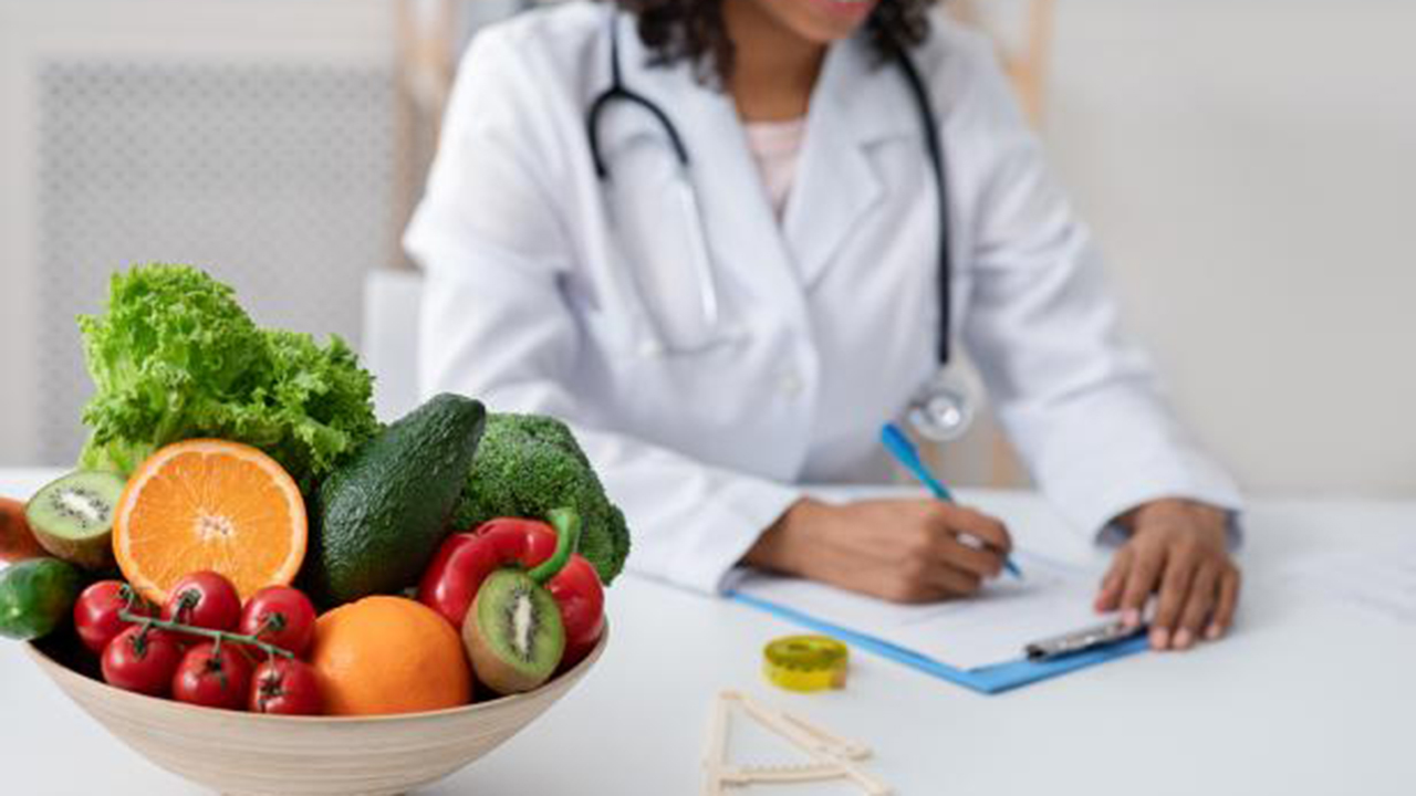 Doctor giving nutrition advice