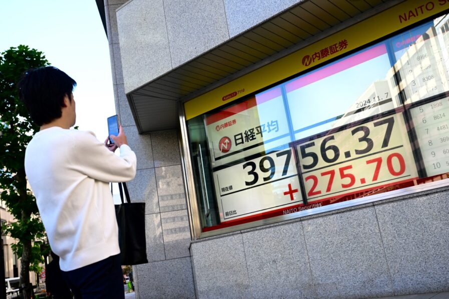 JAPAN-ECONOMY-STOCKS