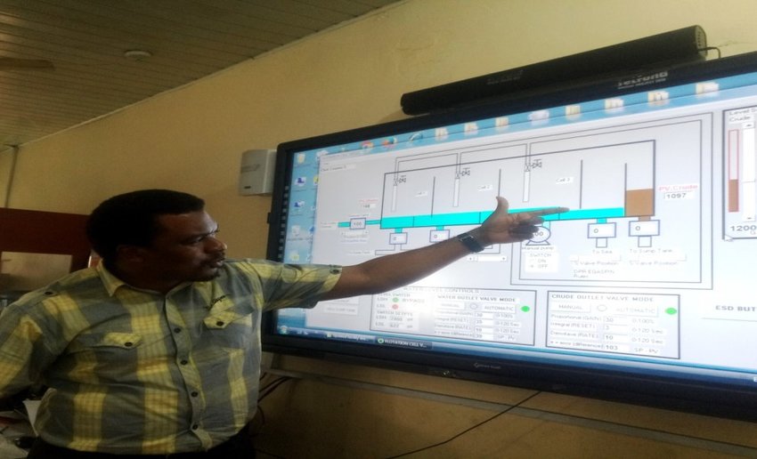 Engr-Paul-Ugoji-Representative-of-TAC-demonstrating-the-operations-of-the-iGames-Crude