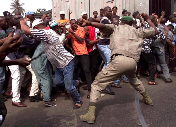 police-crowd-control-