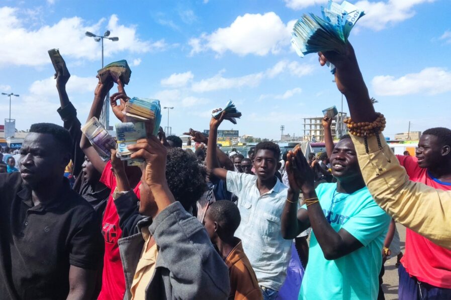 FILES-SUDAN-CONFLICT-ECONOMY-CURRENCY