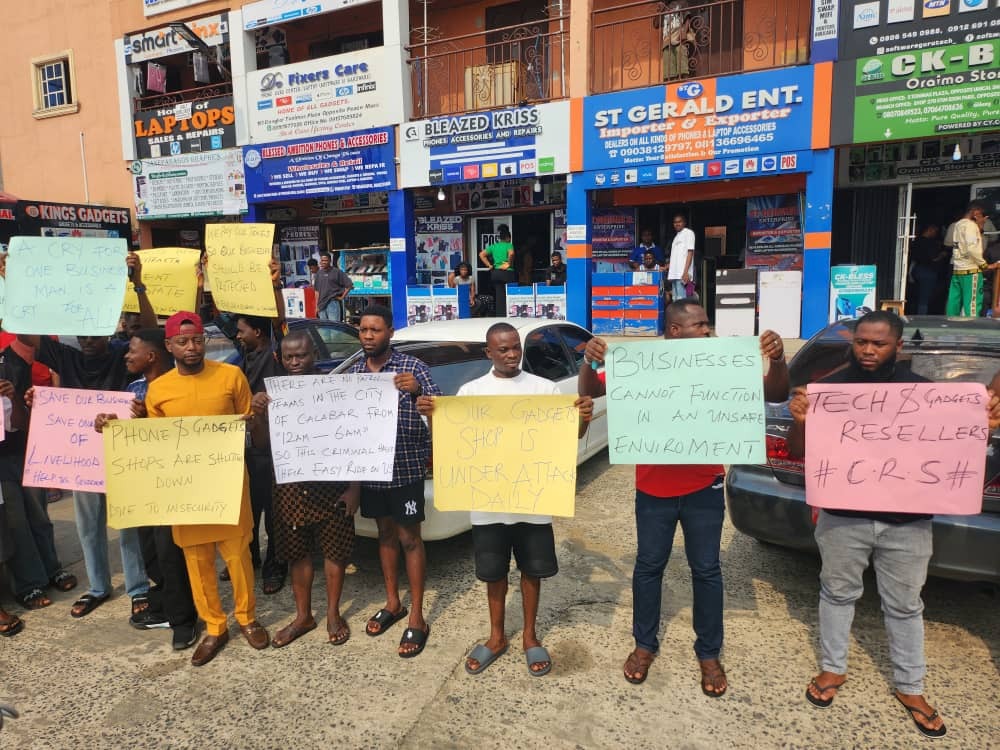 Gadget dealers protest N700m loss to robberies in Calabar