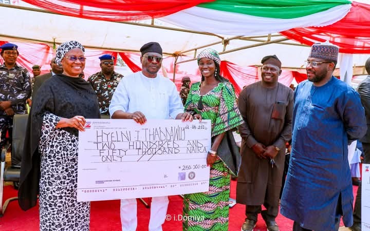 Households get ₦250k each as Fintiri disburses ₦474m to flood victims