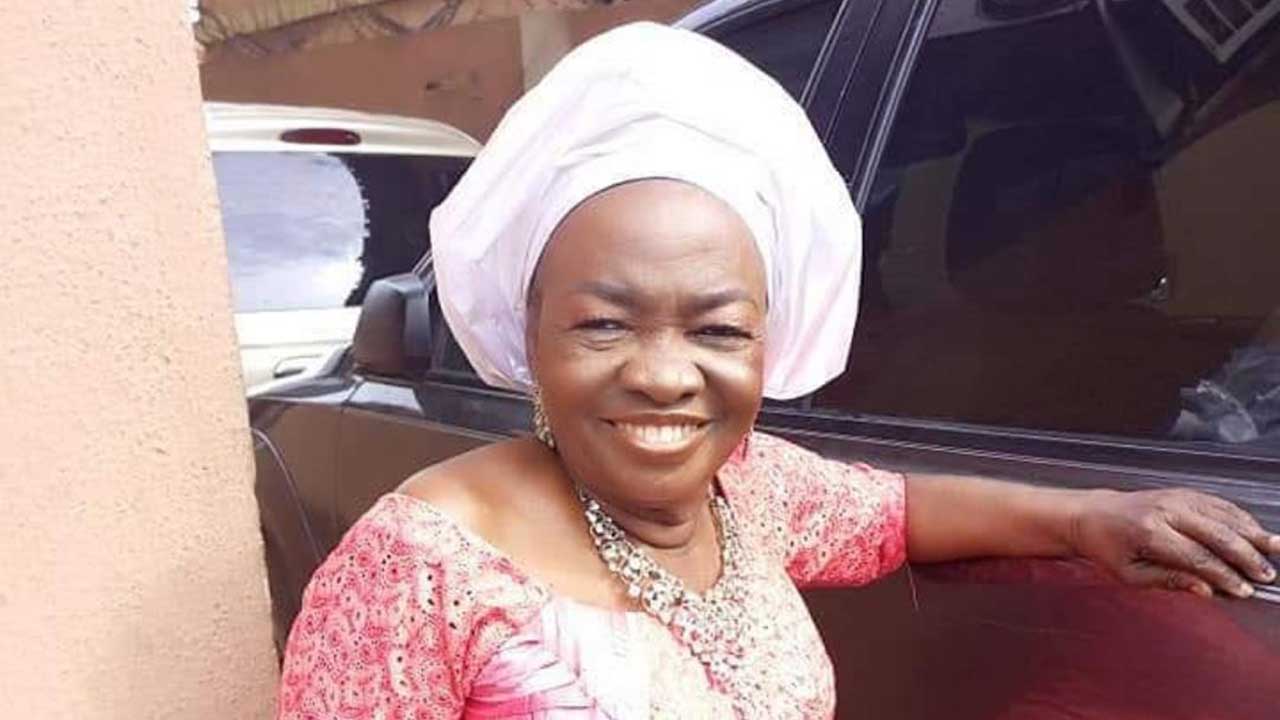 Ezitonye