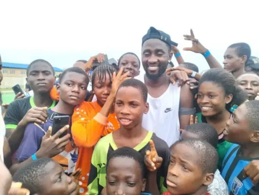 Wilfred-Ndidi-at-Maracana-childrens-fest