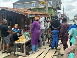 Voters in Alade, Oshodi, Lagos.. PHOTO: ENIOLA DANIEL