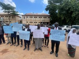 Protesters lawyers Kad