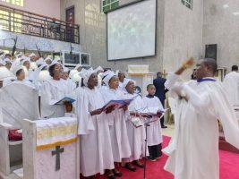 Sir Kelechi Agu leading Choir 2-3,8,25