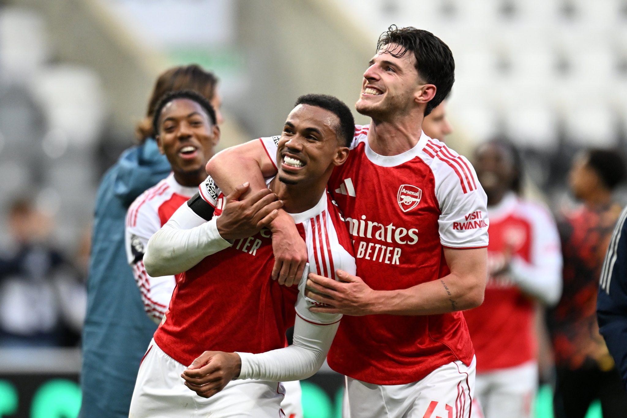 Arsenal strike late to beat Newcastle, close in on Liverpool