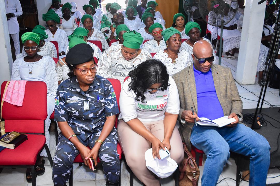 In Pictures Church extends food aid to police widows in Lagos (4)