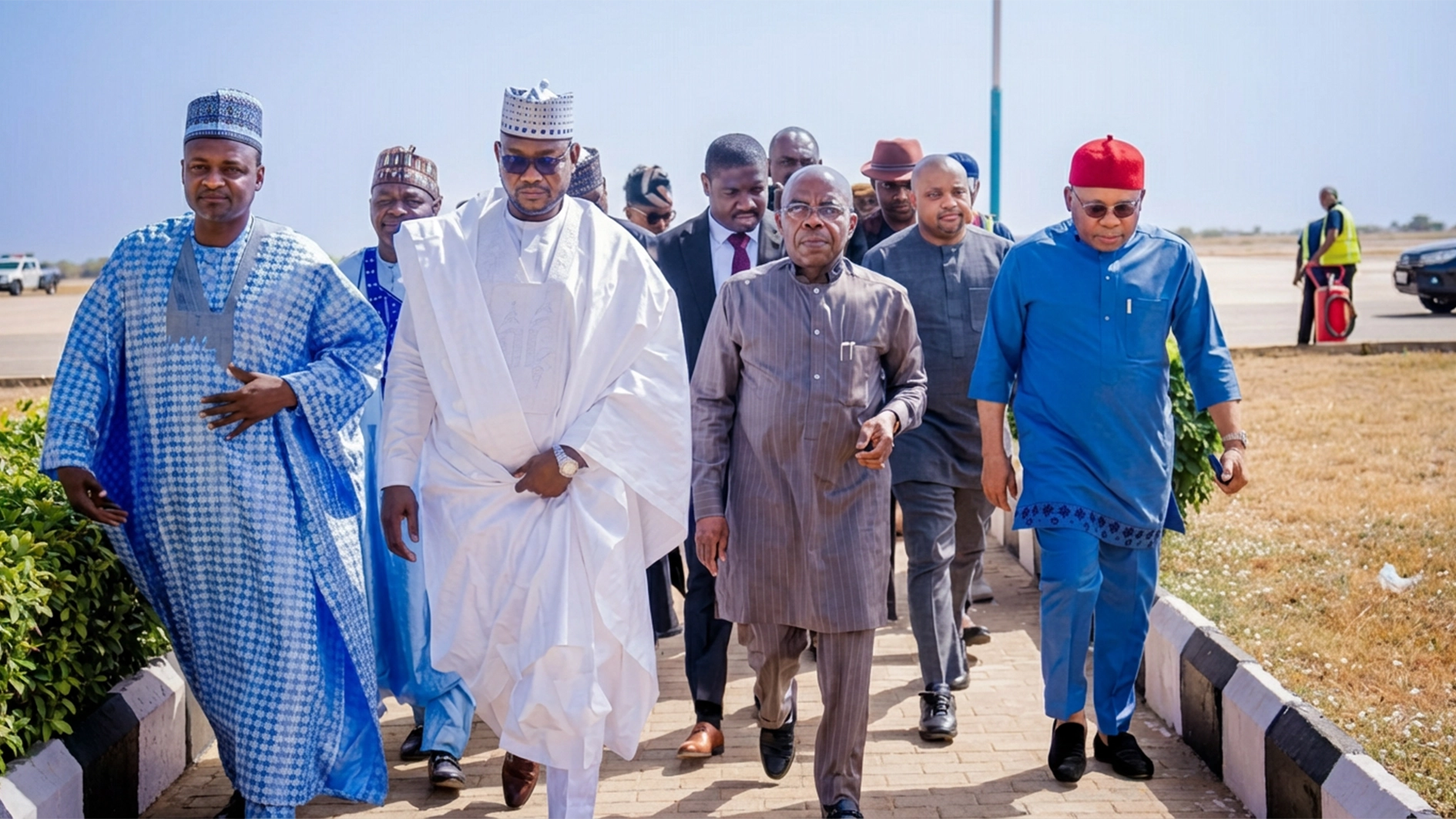 Otti was accompanied by Kanu’s younger brother, Emmanuel Kanu; the Abia State Attorney General and Commissioner for Justice, Ikechukwu Uwanna (SAN); and his Special Adviser on Media and Publicity, Ferdinand Ekeoma