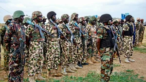 PIC.30. TROOPS OF 121 SPECIAL BATTALION AND 7 DIV. STRIKE GROUP, LISTENING TO THE CHIEF OF ARMY STAFF LT.-GEN. KENNETH MINIMAH DURING HIS VISIT TO BORNO ON THURSDAY (11/6/15). 3080/11/6/2015/CONSTANCE/CH/NAN