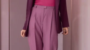 A well-dressed woman wearing an outfit that enhances her natural body shape. Photo Credit Freepik