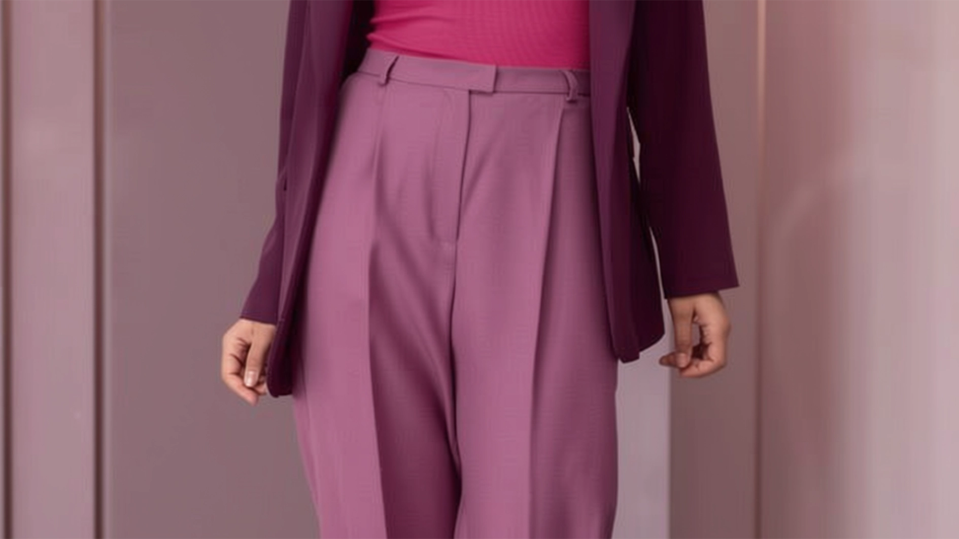 A well-dressed woman wearing an outfit that enhances her natural body shape. Photo Credit Freepik