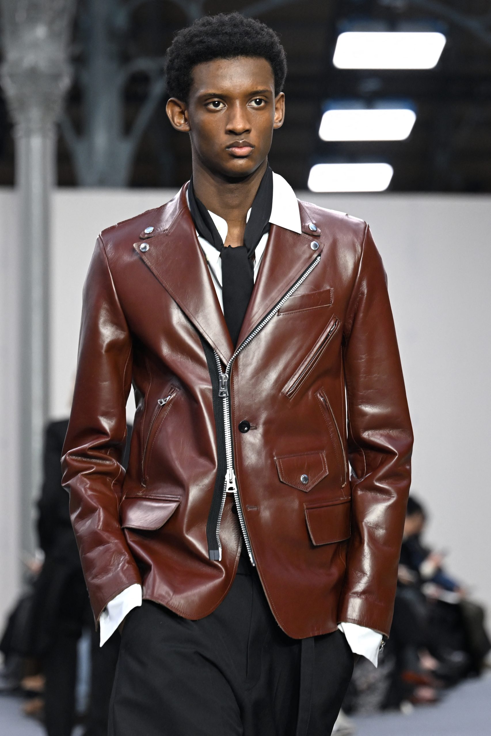 A model presents a creation by Sacai for the Menswear Ready-to-wear Fall-Winter 2026/2027 collection as part of the Men Paris Fashion Week in Paris on January 25, 2026. (Photo by Blanca CRUZ / AFP)