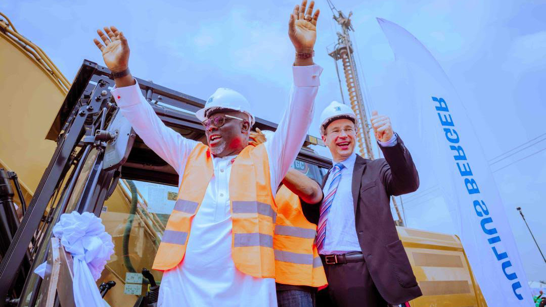 Oborevwori flags off N39.3b Otovwodo  flyover project