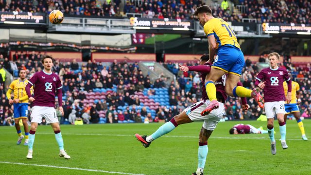 FBL-ENG-FACUP-BURNLEY-MANSFIELD