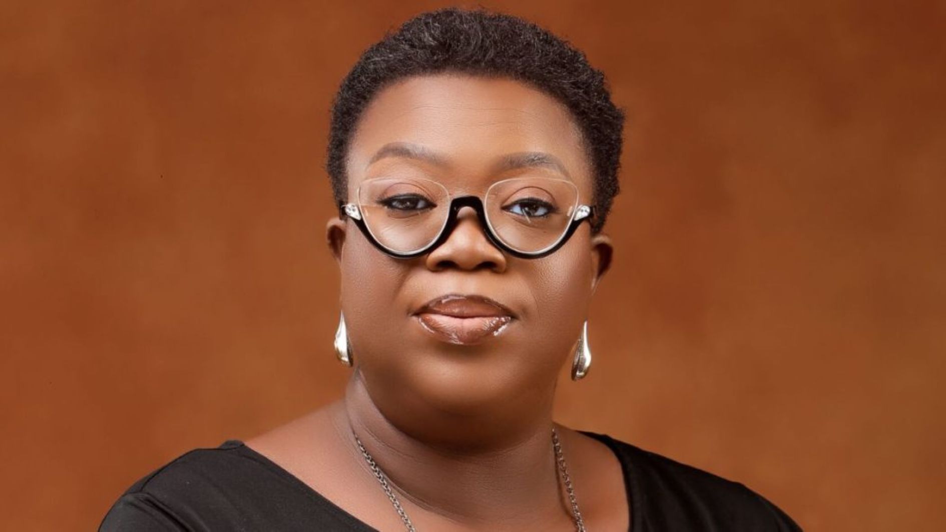 Dr Akioye