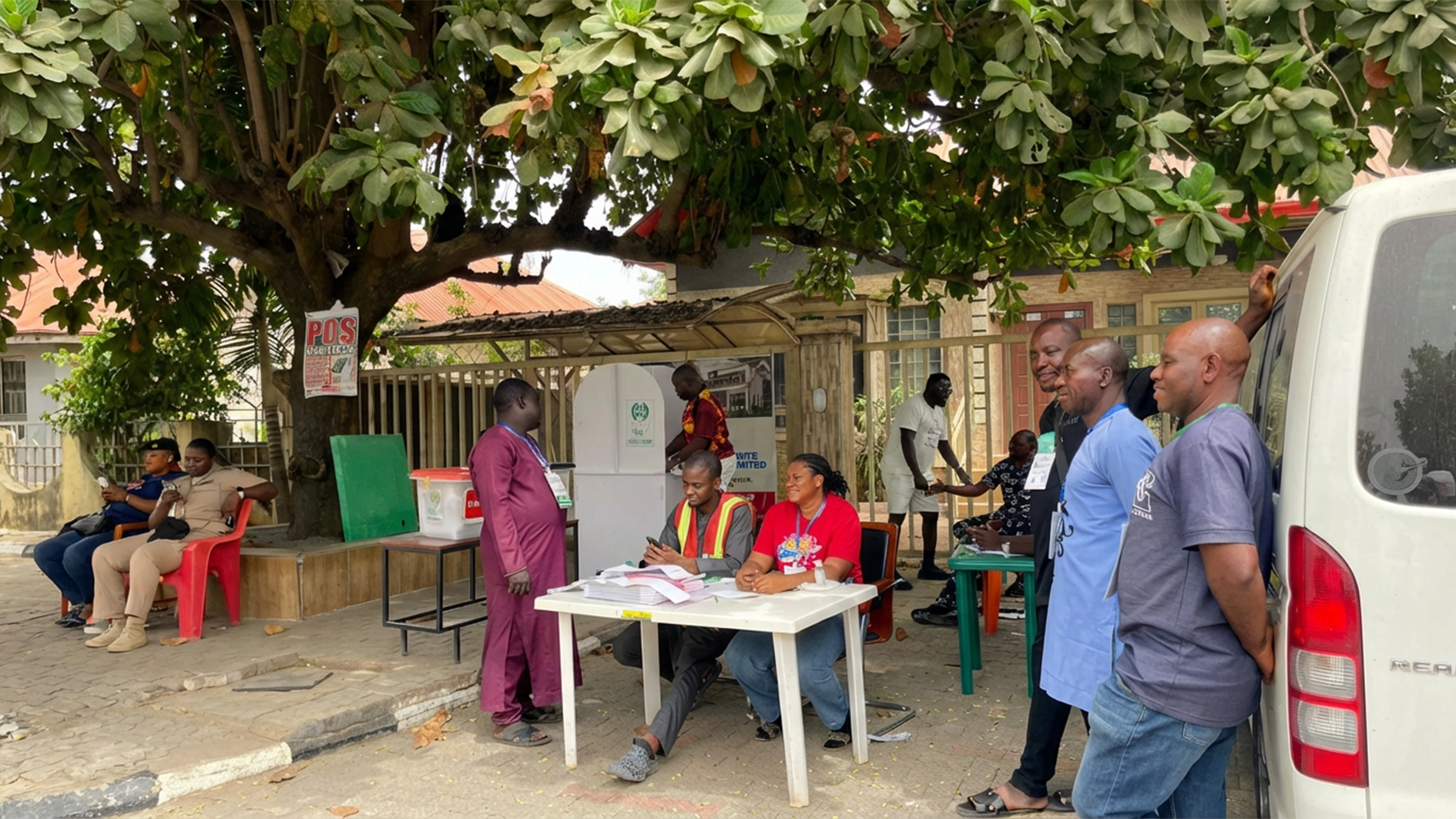 At polling unit 30, Suncity, in the Galadimawa area of the FCT