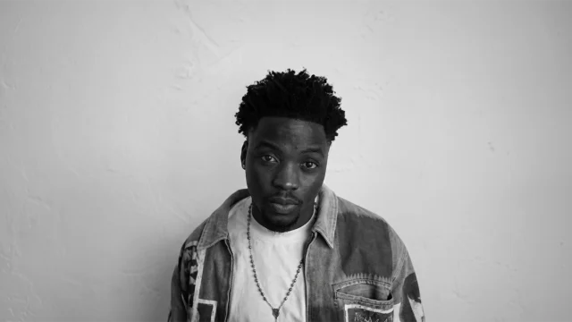 Kunmie photographed by @isaacoflagos