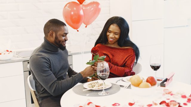 valentines-day-couple-romantic-dinner-rose-balloons.jpg