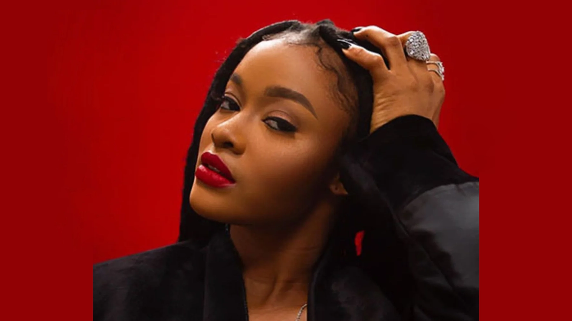 Singer Liya says she left DMW to seek personal and artistic growth, describing the decision as difficult but necessary for herself.