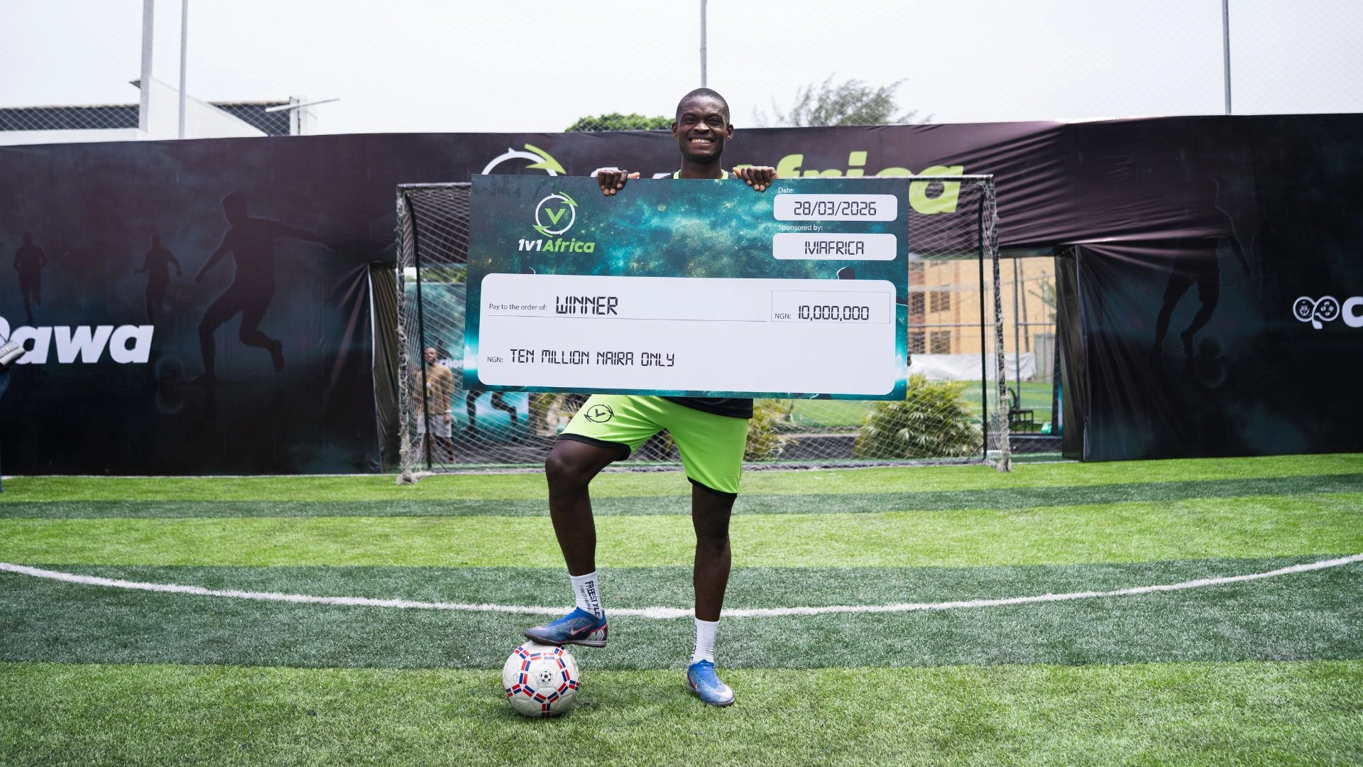 Kosisochukwu Pascal Maduka wins ₦10 million at Mr Eazi’s 1v1 Africa Football Challenge in Lagos after a thrilling final.