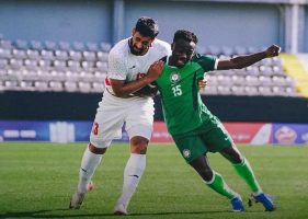 Moses-Simon-tussles-for-possession-with-Irans-Hossein-Kanaani_20260327_221002_0000_transcpr