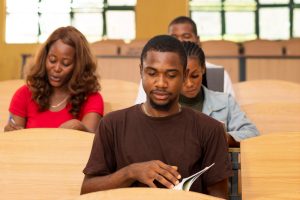 Students attend a lecture session at a Nigerian university. Photo Freepik