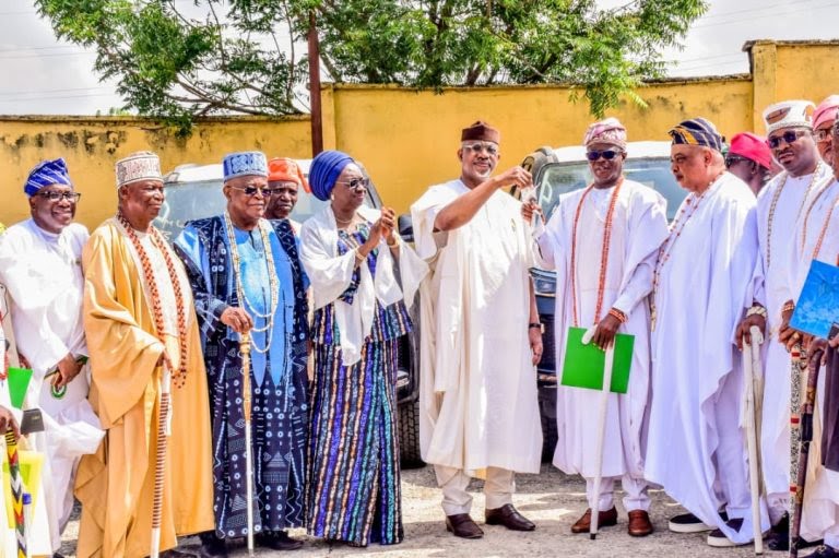 Ogun State Governor, Dapo Abiodun presenting 40 SUVs to traditional rulers