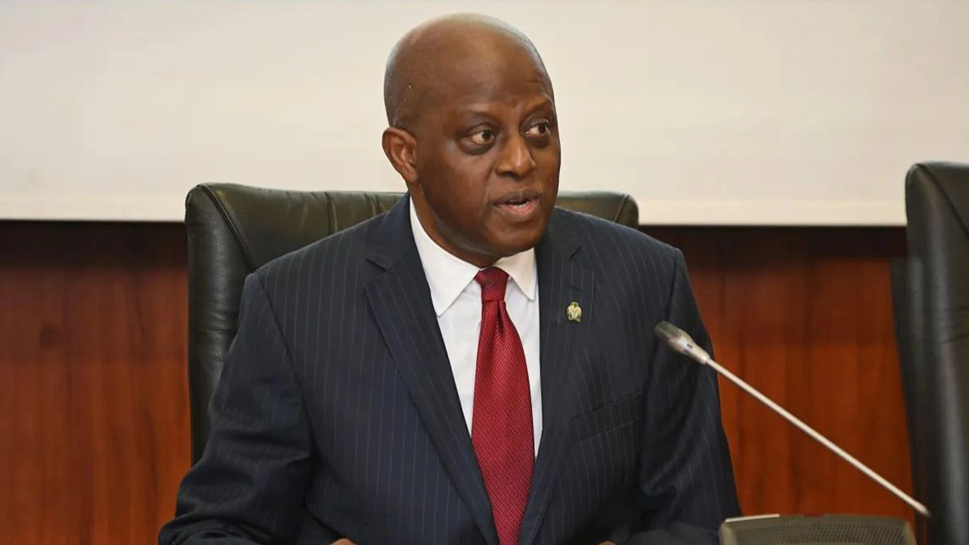 Nigeria’s central bank held interest rates at 26.5% despite rising inflation, citing temporary external shocks and resilience amid global uncertainty.