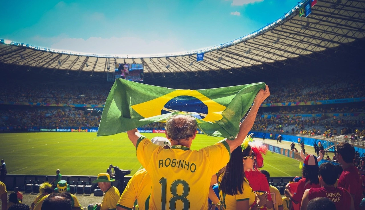 Football-fans-pexels-people-1284253_1920