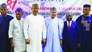 Director-General National Broadcasting Commission (NBC), Charles Ebuebu (left);  Executive Secretary, BON,  Yemisi Bamgbose; immediate past chairman BON, Abdulhameed Dabos; Minister of Information and National Orientation, Mohammed Idris; INEC chairman, Prof. Joash Amuputan, and newly elected BON chairman, Tony Akiotu, at the 81st General Assembly of BON held in Abuja recently.