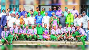 Lagos state commissioner for Basic and secondary education, Jamiu Tolani Alli-Balogun (2nd row, middle), flanked by the permanent secretary, Lagos State Ministry of of Basic and Secondary Education, Abisola Dokunmu-Adegbite, VCDF officials, officials from Edication District IV, All Nigeria Confederation of Principals of Secondary Schools (ANCOPSS)as well as teachers and students of Obele Community Schools at the grand commissioning of Obele Community Senior High School by the VCare for Development Foundation (VCDF) and Lagos State Ministry of Education, held at the school’s premises in Lagos…recently.