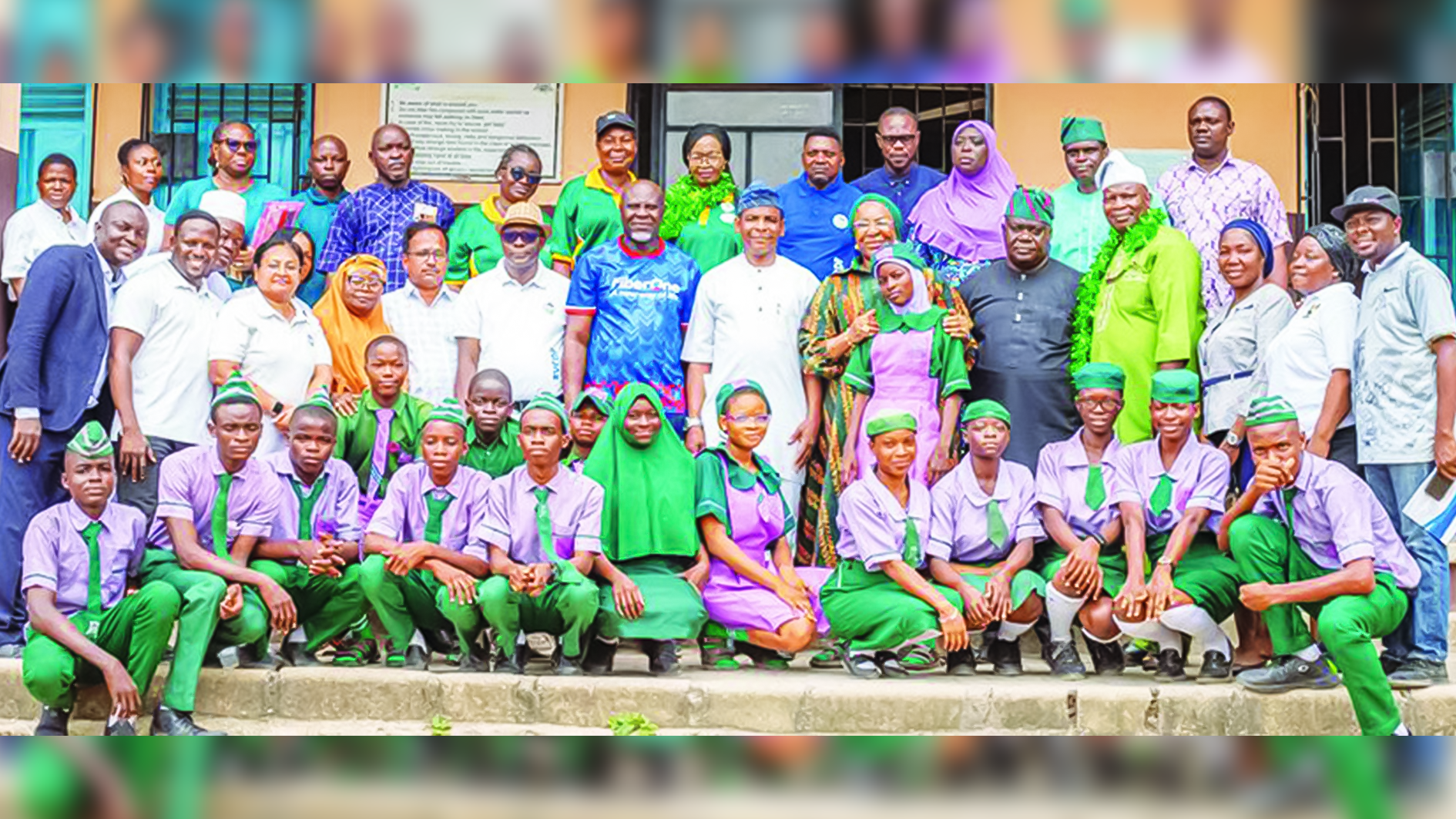 Lagos state commissioner for Basic and secondary education, Jamiu Tolani Alli-Balogun (2nd row, middle), flanked by the permanent secretary, Lagos State Ministry of of Basic and Secondary Education, Abisola Dokunmu-Adegbite, VCDF officials, officials from Edication District IV, All Nigeria Confederation of Principals of Secondary Schools (ANCOPSS)as well as teachers and students of Obele Community Schools at the grand commissioning of Obele Community Senior High School by the VCare for Development Foundation (VCDF) and Lagos State Ministry of Education, held at the school’s premises in Lagos…recently.