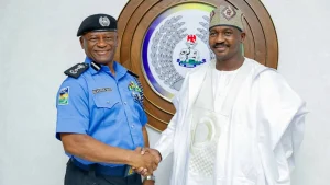Sokoto State Governor, Ahmed Aliyu (right) and Inspector General of Police (IGP), Olatunji Rilwan Disu, during the governor’s visit to the IGP to restate his support in thei fight against banditry and other forms of criminality in the state.