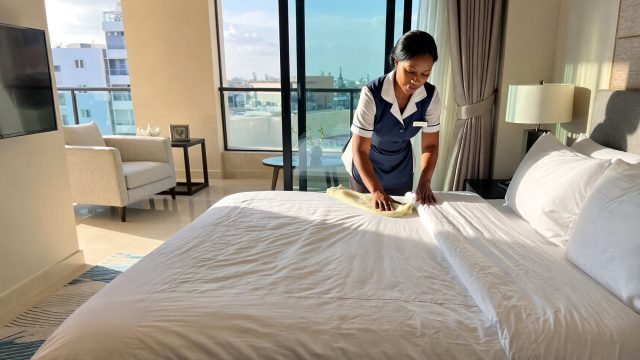 housekeeper-daily-room-cleaning-amount-hotel-bed-making-standard