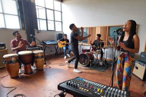 popular-music-genres-nigeria-live-band-afrobeats-performance