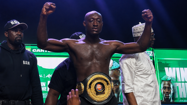 Carter Efe beats Portable in celebrity boxing match
