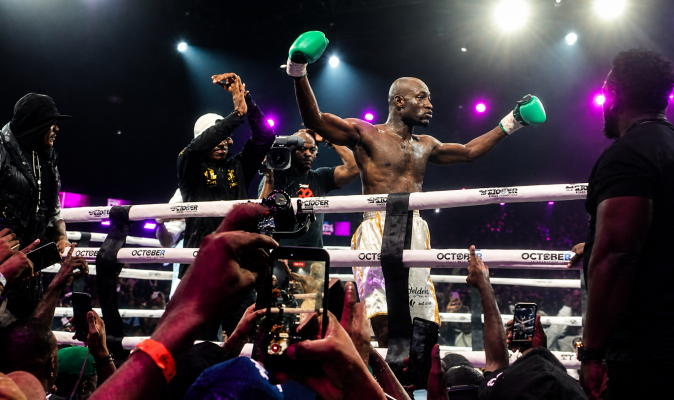 Carter Efe beats Portable in celebrity boxing match